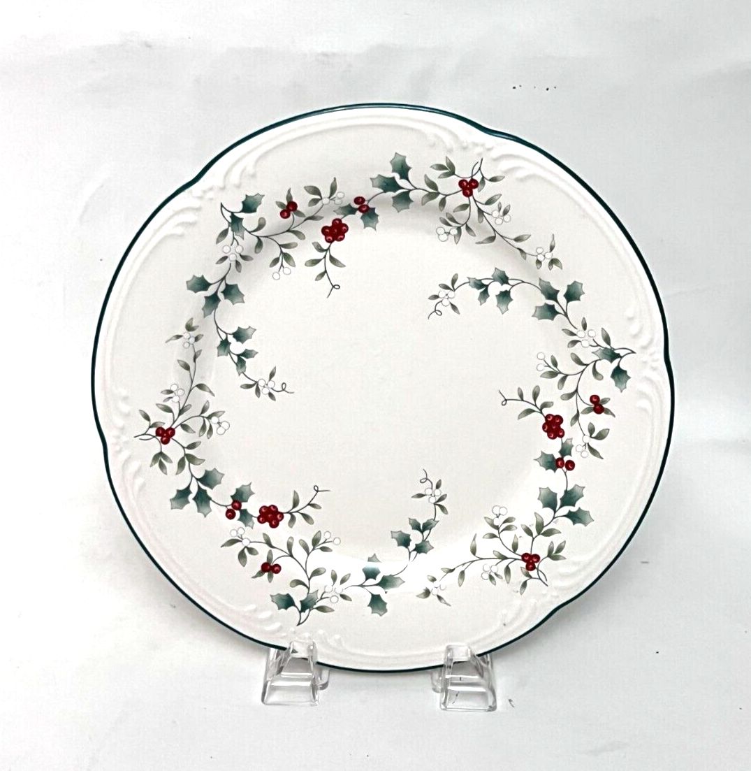 WINTERBERRY DINNER PLATE 10 3/8"