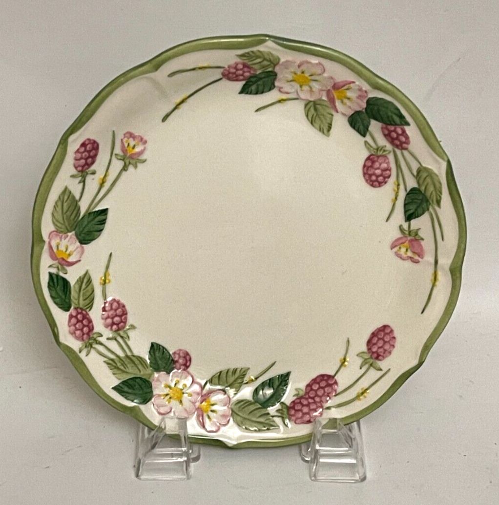 SCULPTURED BERRY COUPE SALAD PLATE 7 3/4"