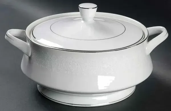 LOVELACE ROUND COVERED VEGETABLE BOWL 10"