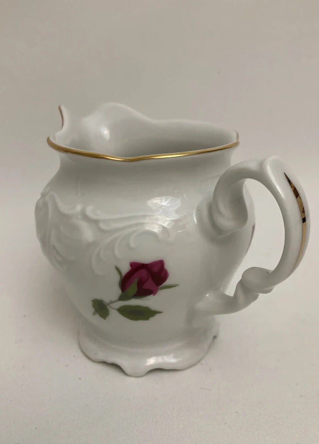 ROSES EMBOSSED SCROLLING GOLD TRIM CREAMER 8OZ