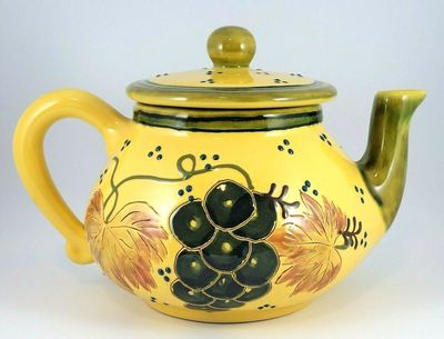 RED GRAPES YELLOW TEAPOT