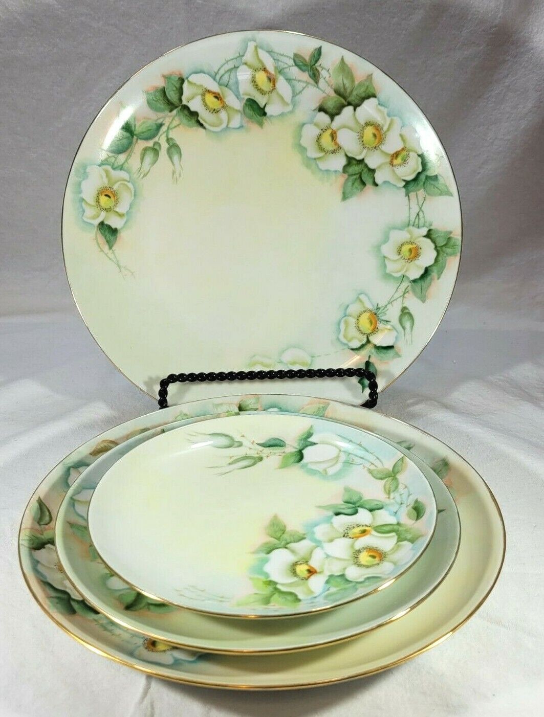 WHITE FLORAL HANDPAINTED PLATE SET
