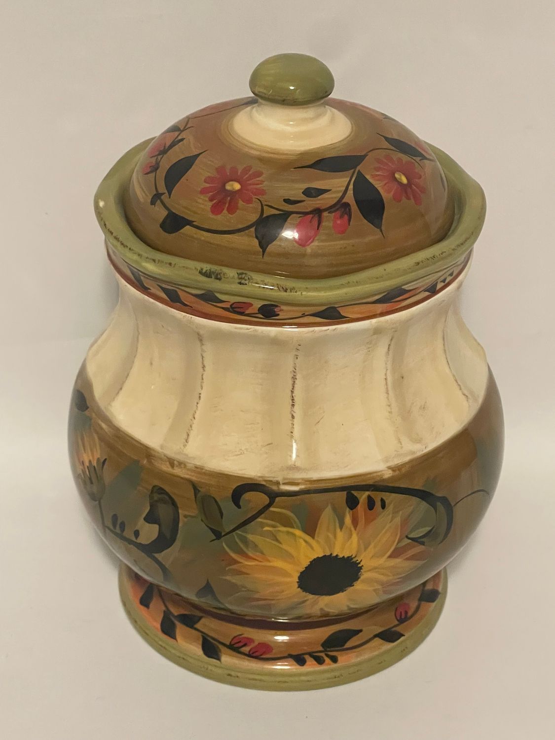 SUNFLOWER SCALLOPED EDGE 6 7/8" CANISTER
