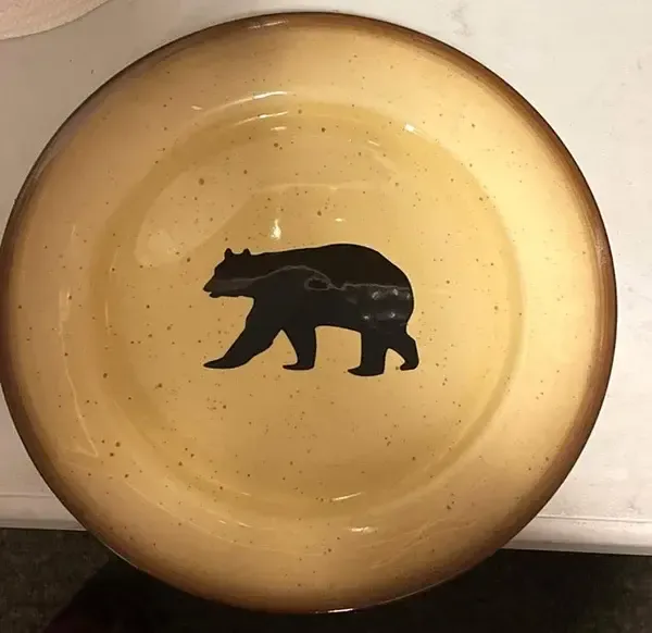 PRIMITIVE WILDLIFE BEAR LUNCH PLATE 8 7/8&quot;