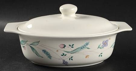 APRIL OVAL COVERED CASSEROLE 1.5 QT 10 1/2"