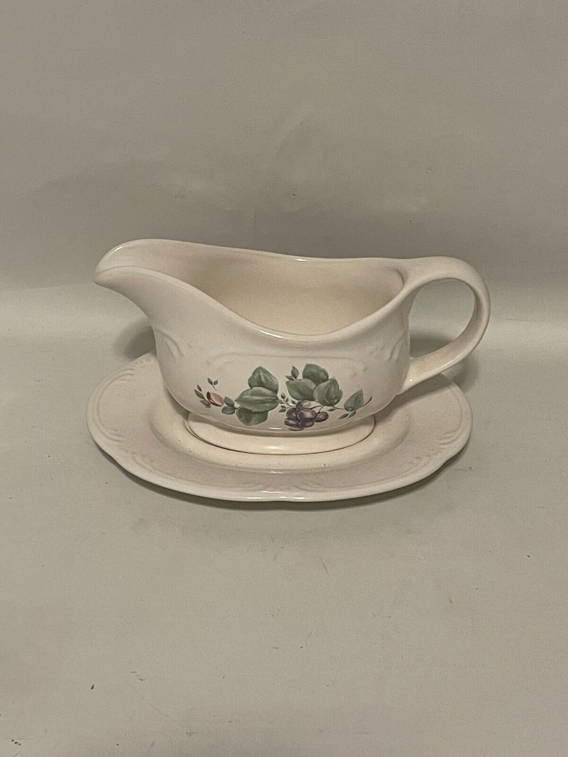 GRAPEVINE GRAVY BOAT W/UNDERPLATE