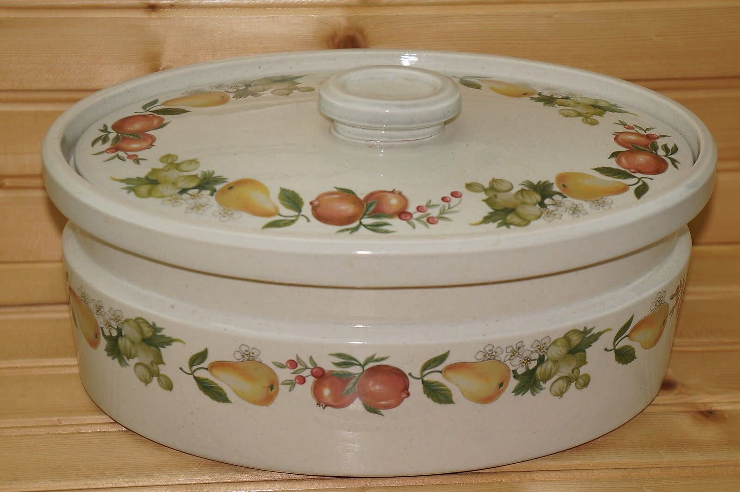 QUINCE COVERED CASSEROLE OVAL 2.5 QUART