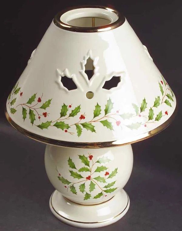 HOLIDAY DIMENSIONS CANDLE LAMP W/ SHADE