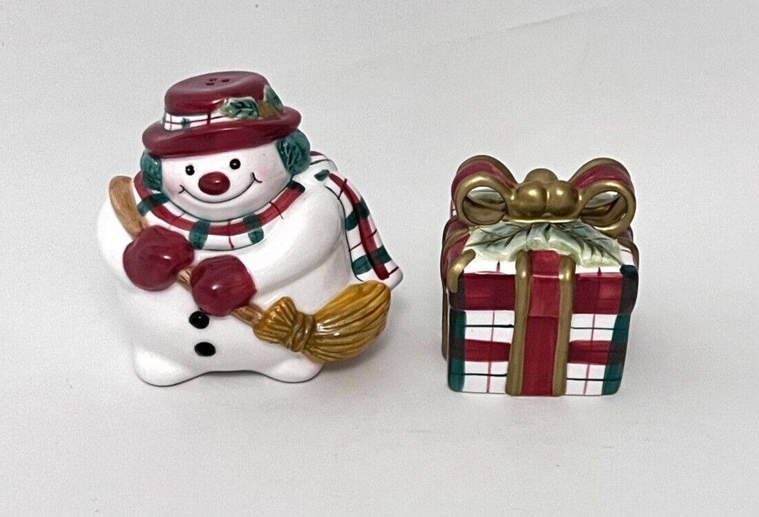 PLAID CHRISTMAS SALT &amp; PEPPER