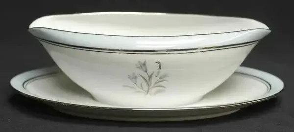 BLUEBELL GRAVY BOAT/ATTACHED UNDERPLATE 9 1/4"