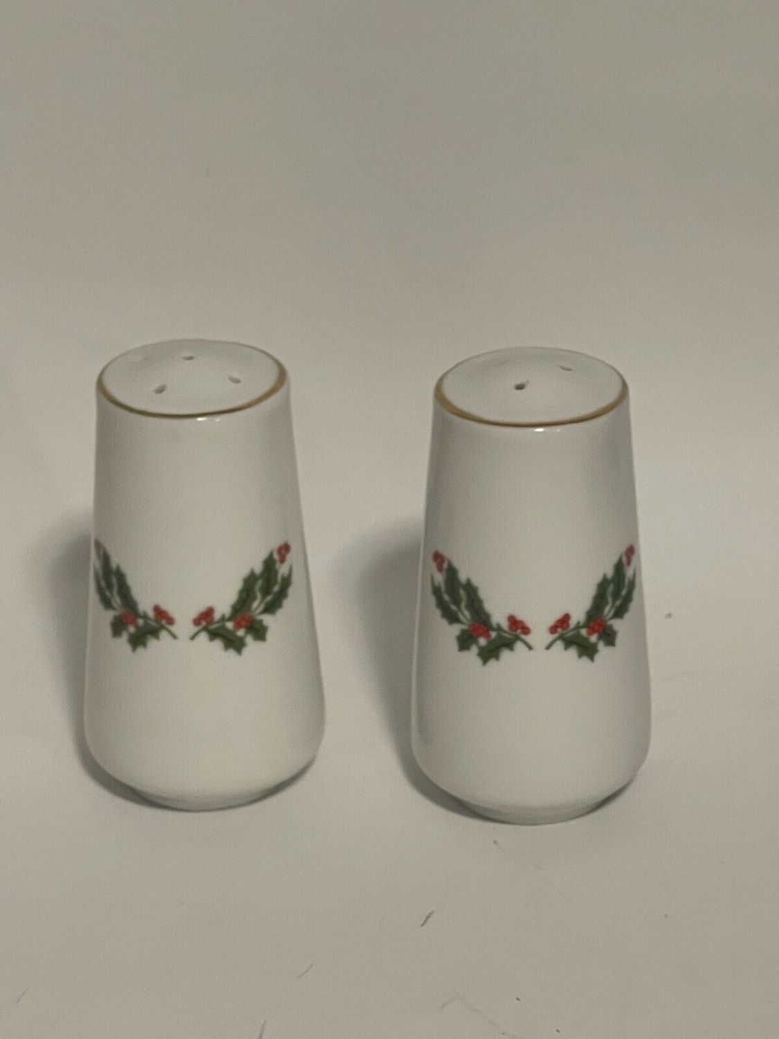 CHRISTMAS HOLLY SALT AND PEPPER SET 3 3/4"