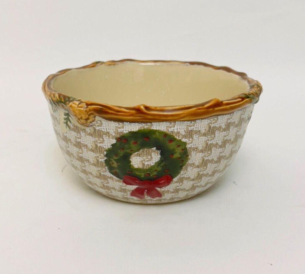SNOW VALLEY WREATH DIP BOWL 5 1/4"
