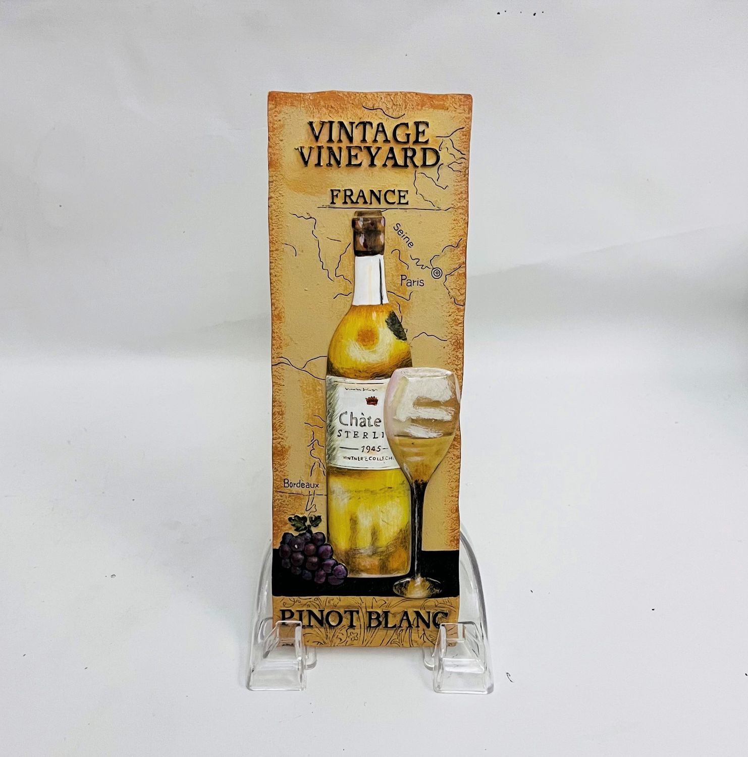 PINOT WINE BOTTLE WALL PLAQUE
