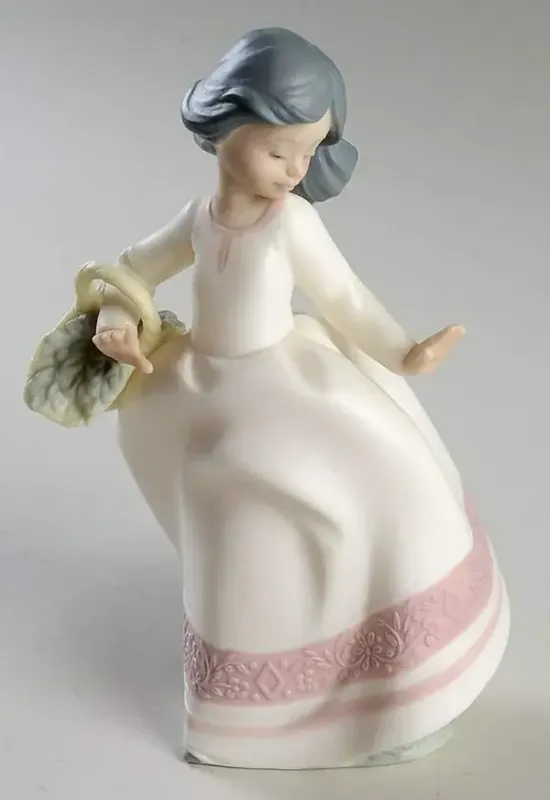 GOLDEN MEMORIES GATHERING A BOUQUET