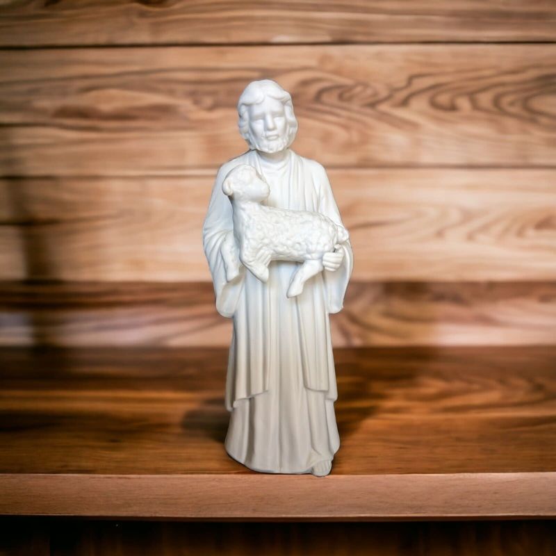 WHITE BIQUEWARE SHEPHERD 8"