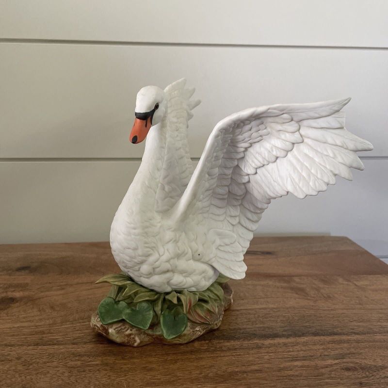 SWAN FIGURINE