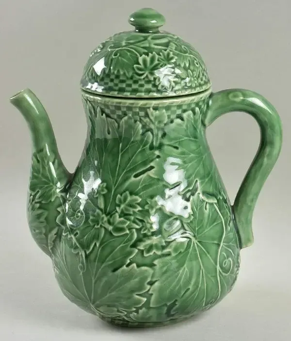 VINE GREEN COFFEE POT