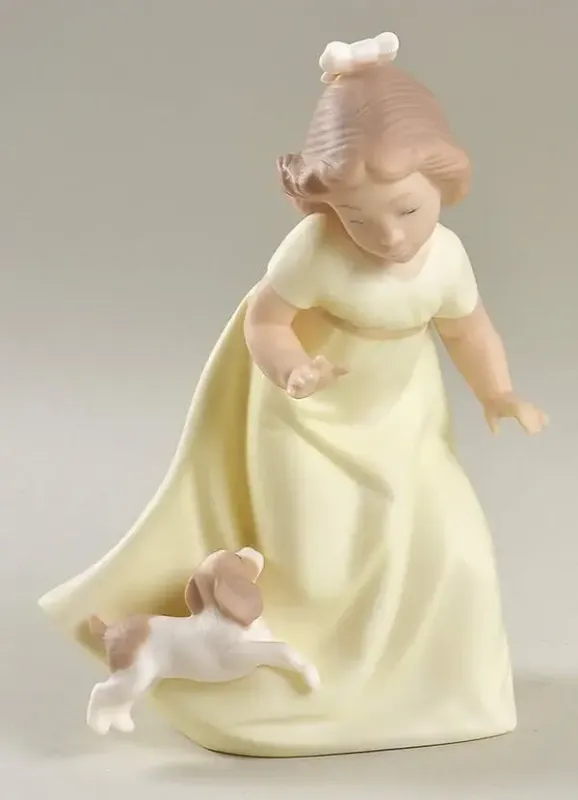 GOLDEN MEMORIES LETS PLAY TAG FIGURINE