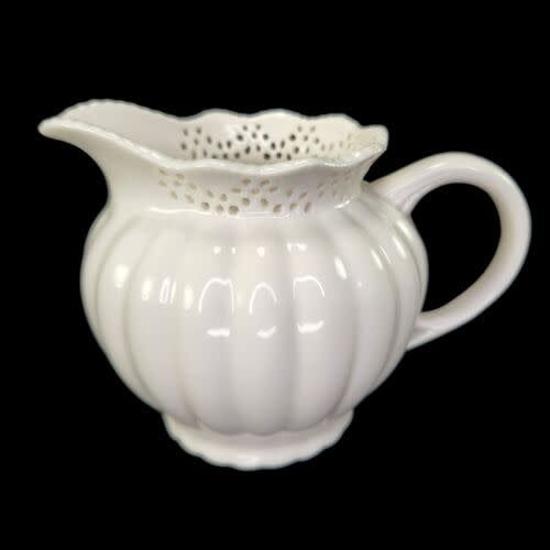 WHITE RIBBED CREAMER WITH LACE RIM 3 1/2"
