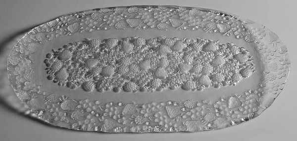 STRAWBERRY FARE CANAPE TRAY 16"