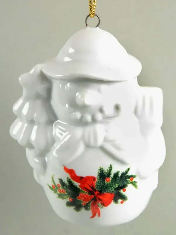 CHRISTMAS HERITAGE SNOWMAN ORNAMENT
