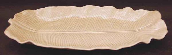 LOTUS SAND OVAL SERVING PLATTER 16" BANANA LEAF