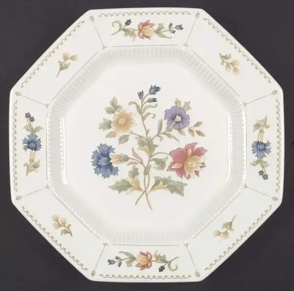 MAGENTA DINNER PLATE 10 3/4"