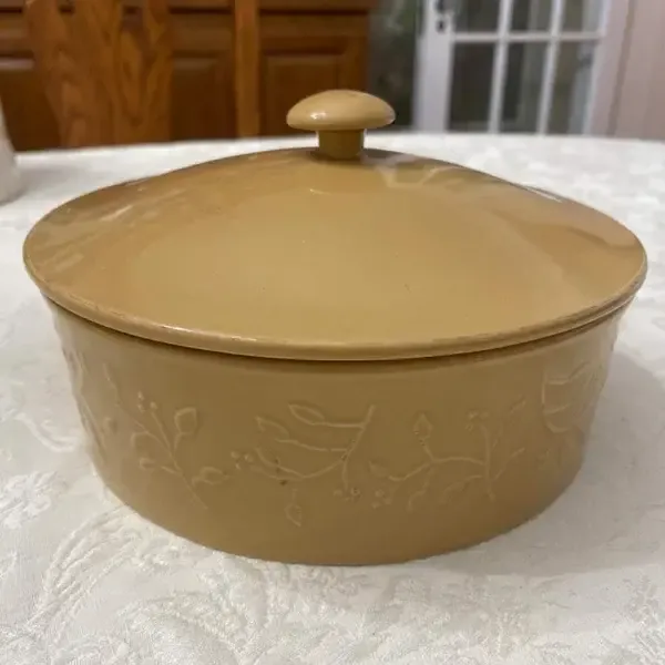 CHELSEA BUTTER(YELLOW)  COVERED ROUND VEGETABLE 8 7/8"