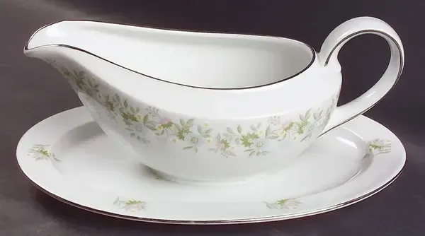 FOREVER SPRING GRAVY BOAT W/ATTACHED UNDERPLATE