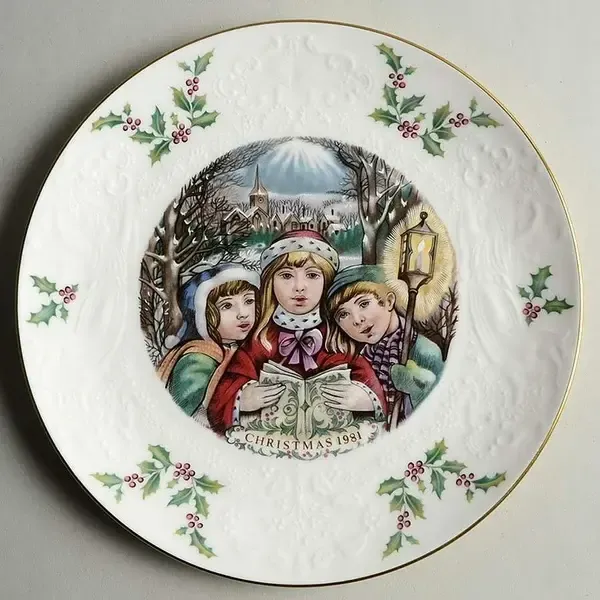 VICTORIAN CHRISTAMS PLATE 1981 8 1/4"