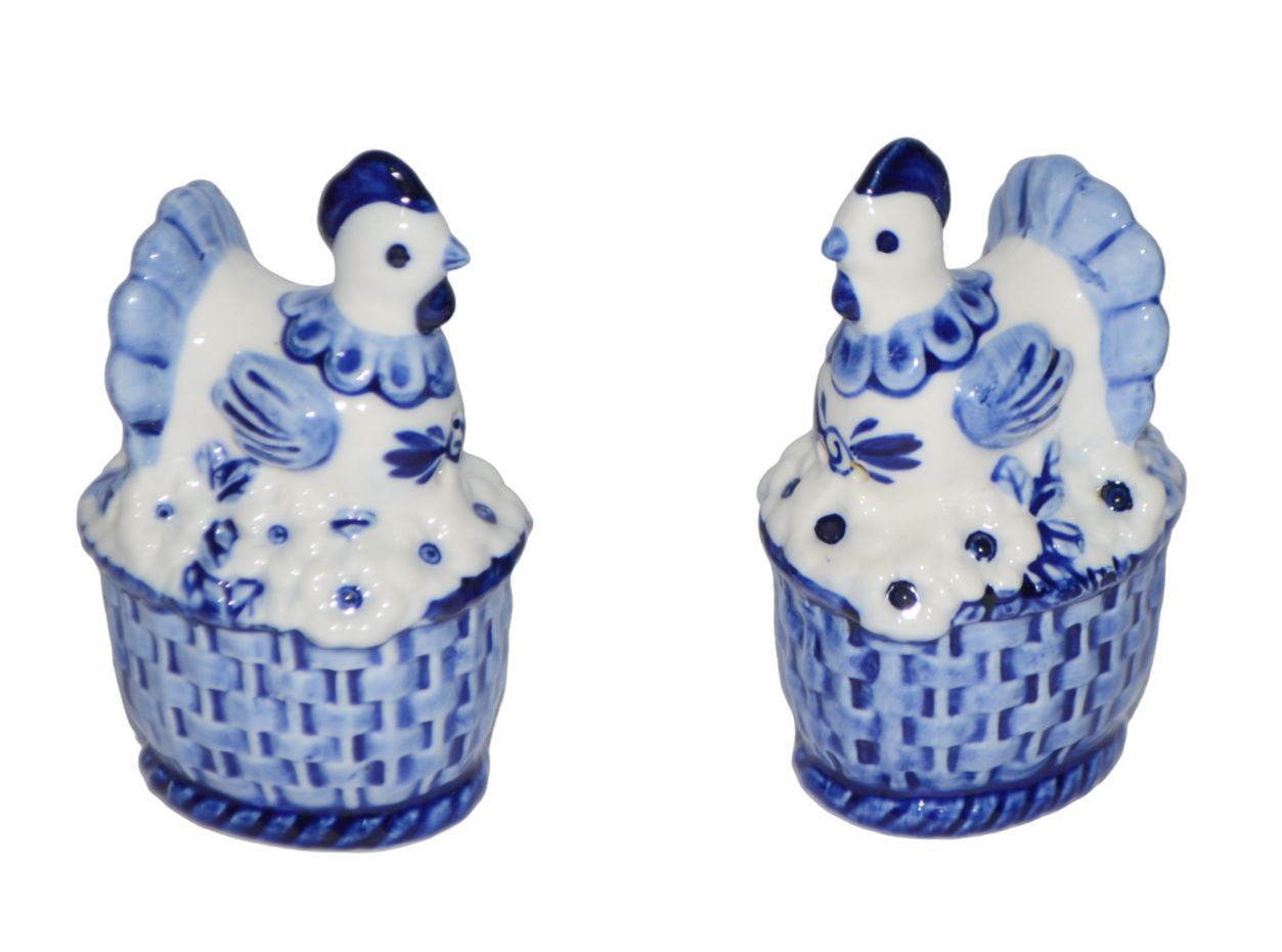 DELFT HEN ON BASKET SALT &amp; PEPPER