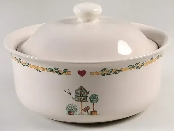 BIRDHOUSE COVERED CASSEROLE 2 QT