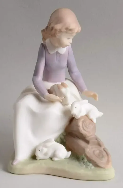 GOLDEN MEMORIES MAKING FRIENDS FIGURINE GIRL