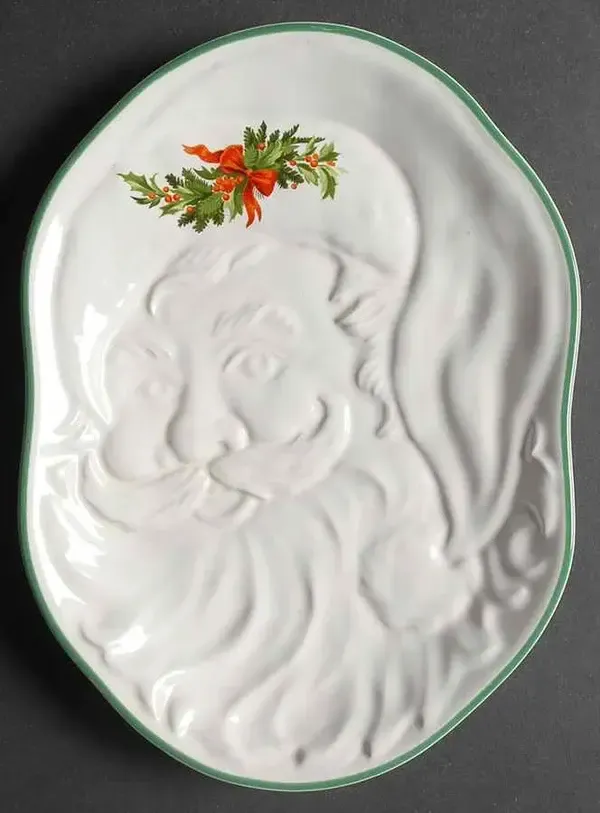 CHRISTMAS HERITAGE EMBOSSED SANTA PLATE