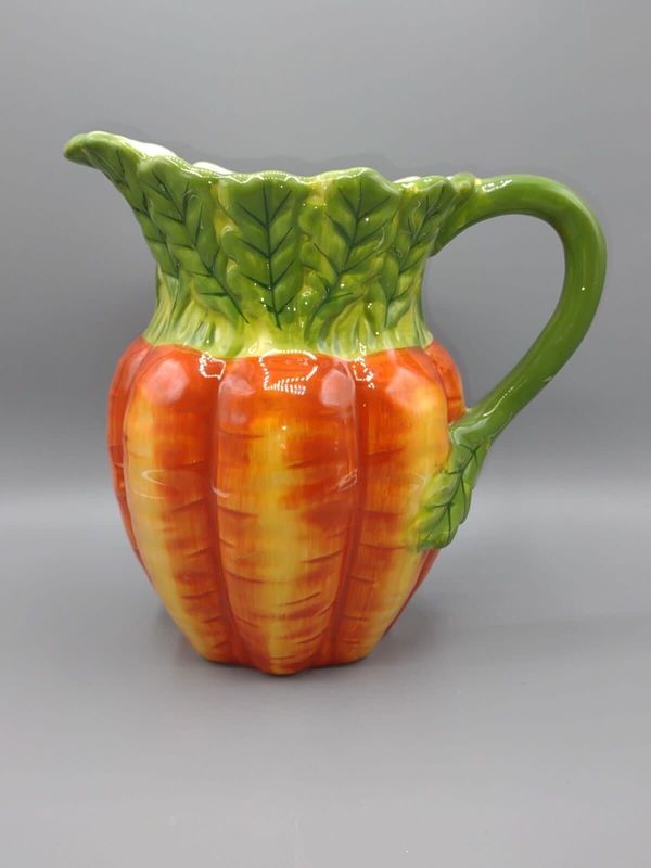 CARROTS PITCHER 9"
