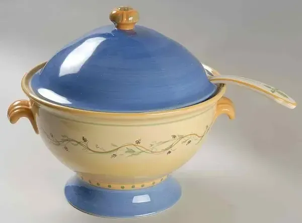 PISTOULET TUREEN W/LID &amp; LADLE