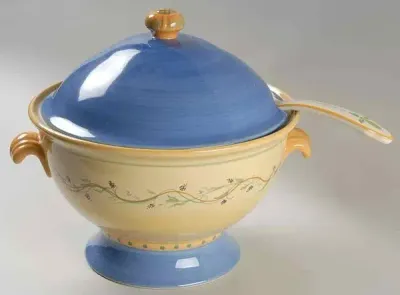 PISTOULET TUREEN W/LID &amp; LADLE