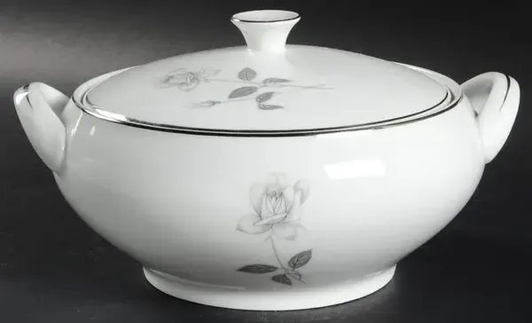 QUEENS ROYAL ROUND COVERED VEGETABLE