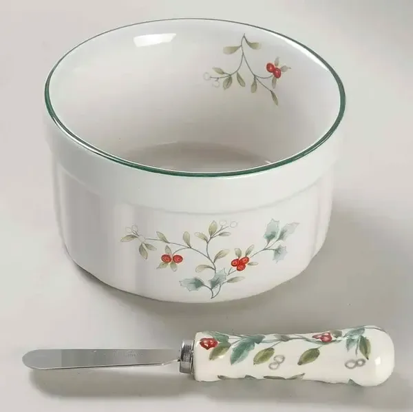 WINTERBERRY DIP BOWL AND SPREADER 4 5/8"