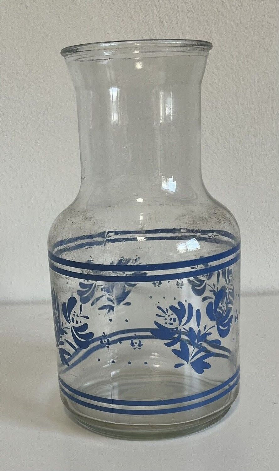 YORKTOWNE GLASS DECANTER NO LID