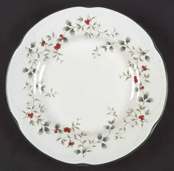 WINTERBERRY LUNCHEON PLATE