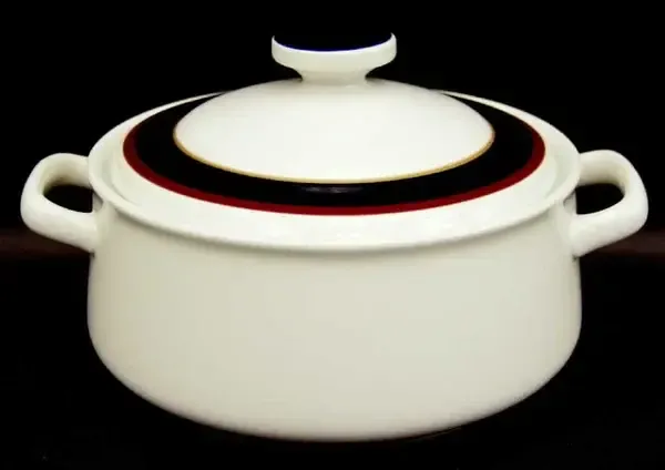 IMPERIAL BLUE ROUND CASSEROLE COVERED