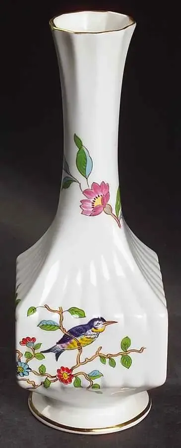 PEMBROKE (GOLD TRIM) 7" VASE