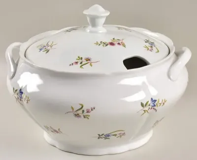 VERSAILLES SMOOTH TUREEN W/LID