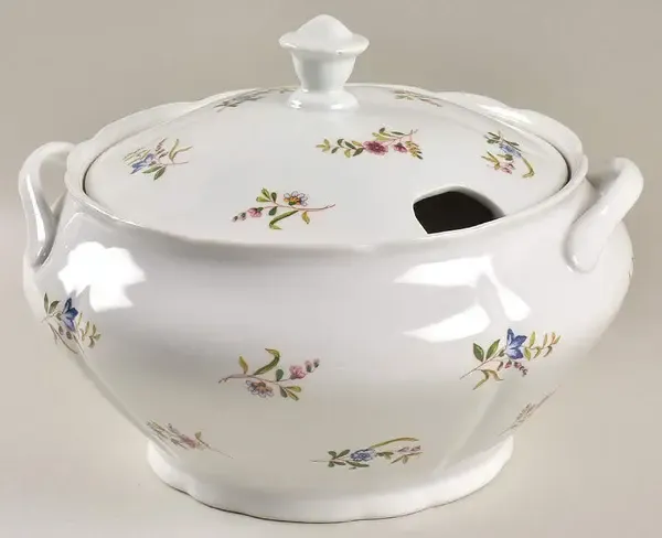 VERSAILLES SMOOTH TUREEN W/LID