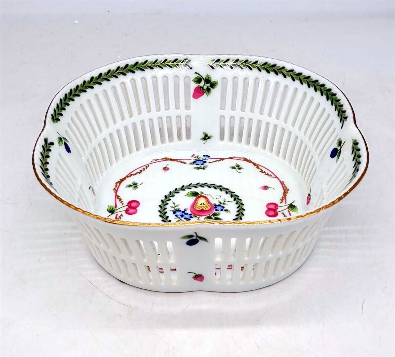 MAPLE PIERCED BOWL 8 1/4"