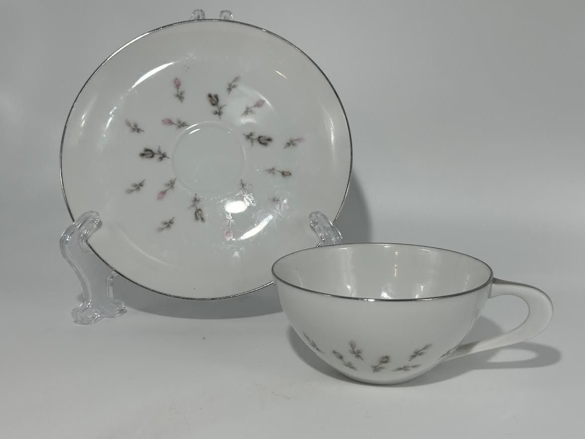 BOUTONNIERE FLAT CUP AND SAUCER