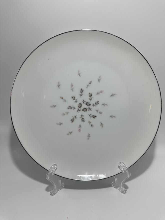 BOUTONNIERE DINNER PLATE