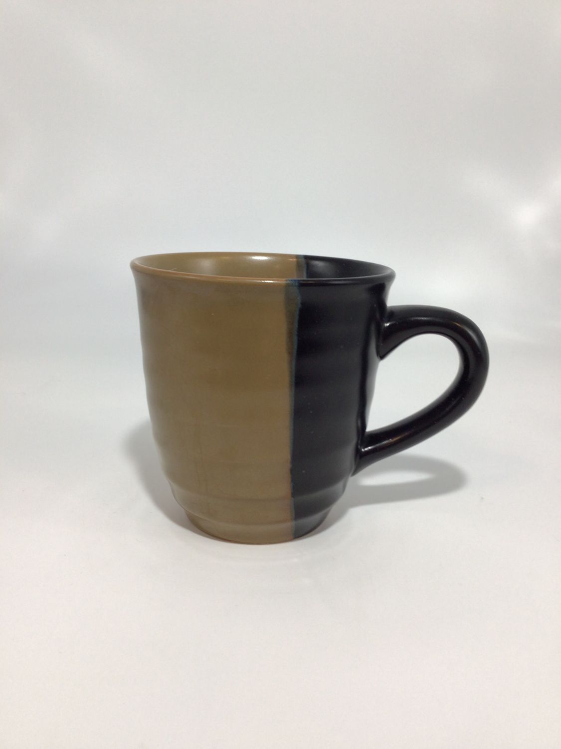 GOLD DUST BLACK MUG 3 3/4'