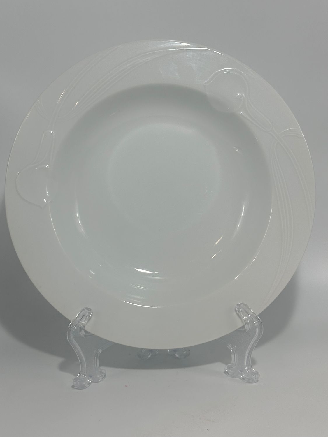 CLASSIC FLAIR WHITE LARGE RIM SOUP BOWLS